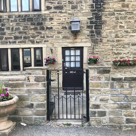 The Cottage, Cosy 2 Bedroom Pet Friendly Perfect For Contractors Free Secure Parking,Cctv Leeds  Exterior photo
