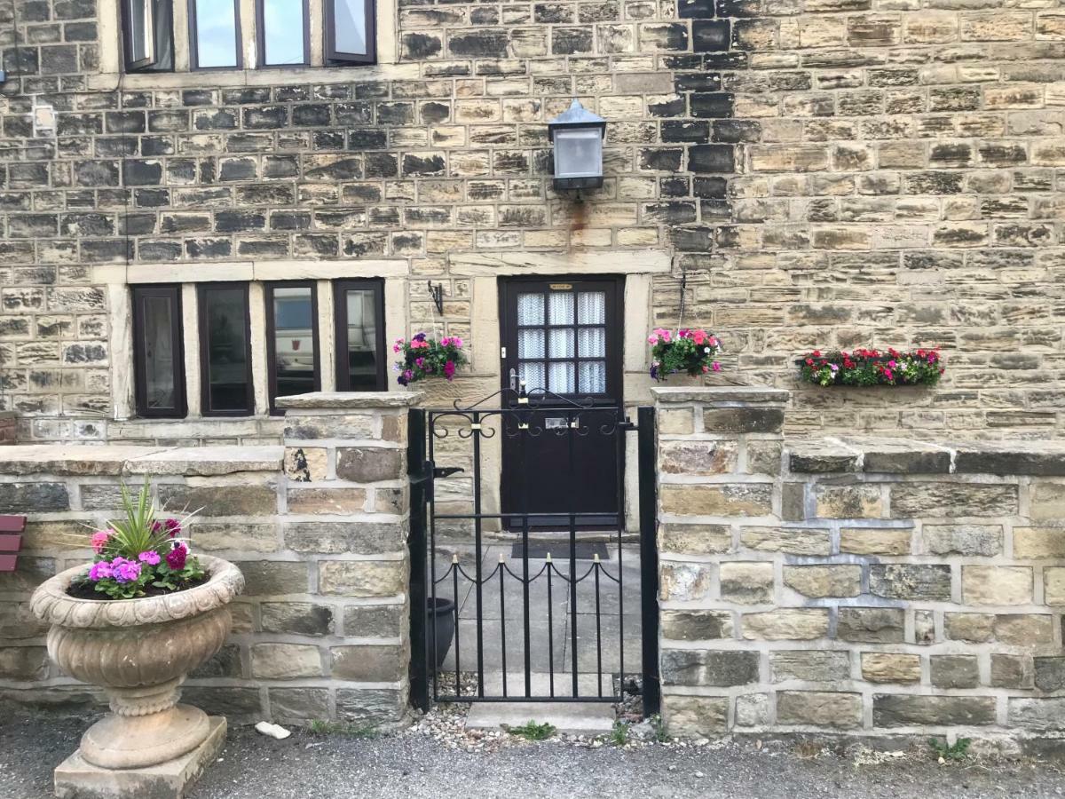 The Cottage, Cosy 2 Bedroom Pet Friendly Perfect For Contractors Free Secure Parking,Cctv Leeds  Exterior photo